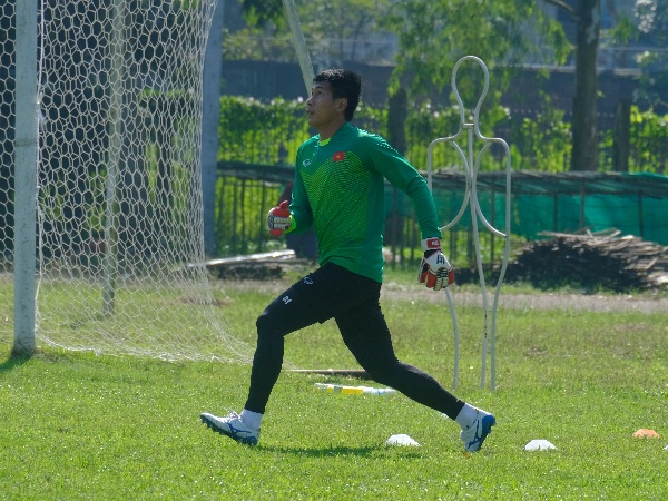 Thủ môn Tuấn Mạnh: Việc tôi hay Văn Lâm được chọn bắt chính không quan trọng