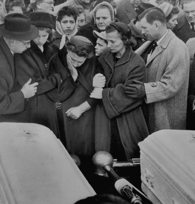 Thi thể trần trụi của 2 cô gái trẻ bị vùi trong tuyết và bí ẩn suốt 6 thập kỉ chưa tìm được kẻ thủ ác