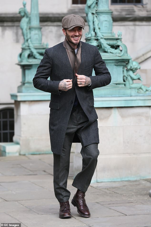 Vợ chồng David Beckham khóa môi ngọt ngào như chưa từng có những tin đồn thất thiệt về hôn nhân