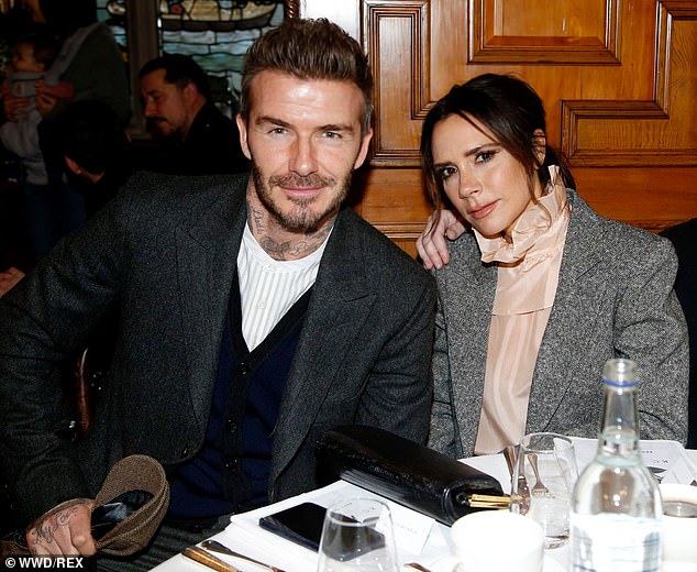 Vợ chồng David Beckham khóa môi ngọt ngào như chưa từng có những tin đồn thất thiệt về hôn nhân
