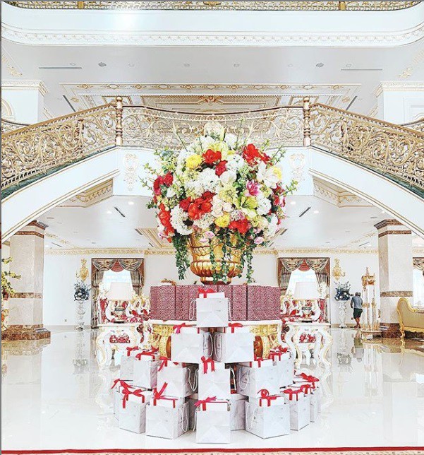 Phô bày cuộc sống giàu sang đến Hà Tăng cũng phải e ngại, Lan Khuê nhận những bình luận đau bụng từ cư dân mạng