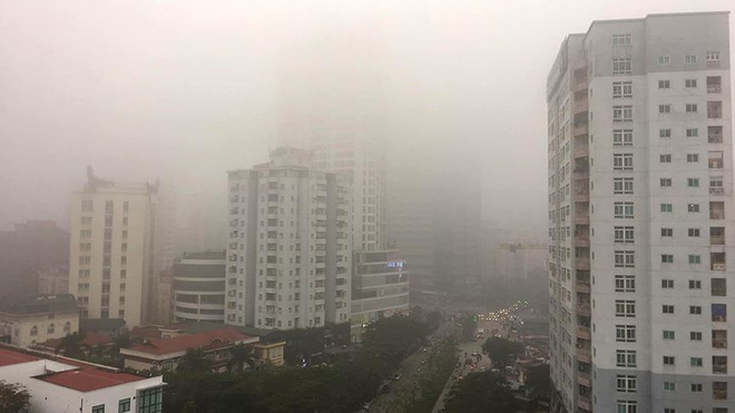 Hà Nội chìm trong sương mù sáng đầu tuần