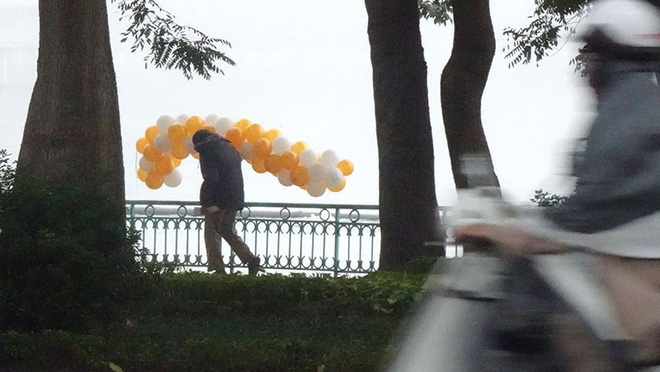 Hà Nội chìm trong sương mù sáng đầu tuần