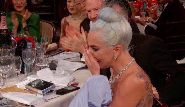 Khoảnh khắc lịch sử Hollywood: Lady Gaga bật khóc, ôm Taylor Swift khi nhận giải Quả Cầu Vàng 2019