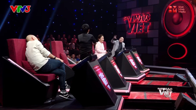 Nhạc sĩ Phương Uyên đá xoáy diva Mỹ Linh: Có một bài mà hát mãi!