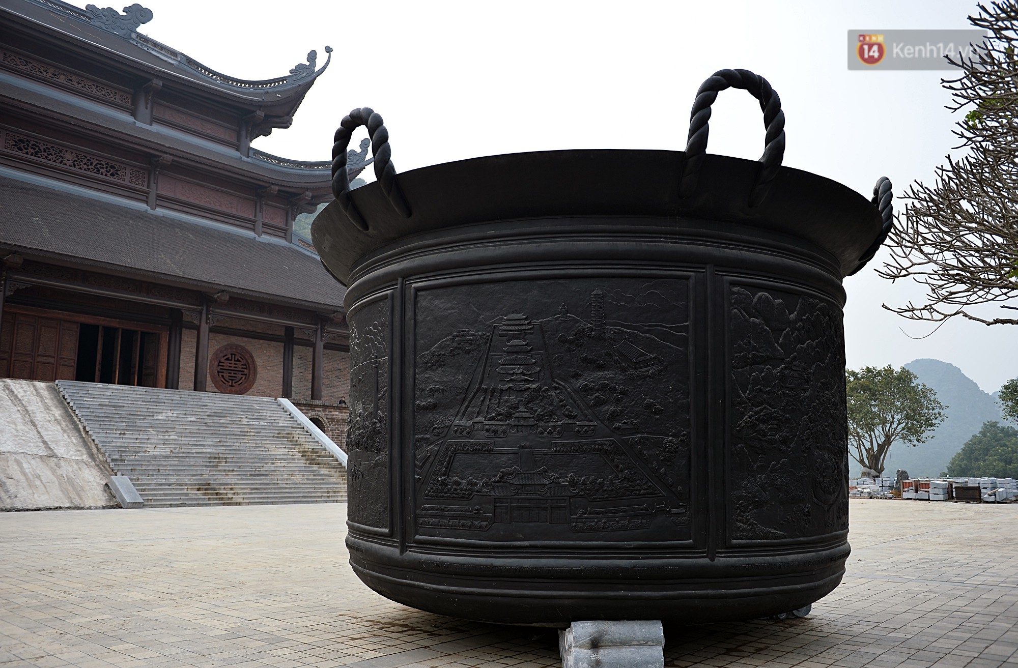 Cận cảnh ngôi chùa lớn nhất Việt Nam - Nơi sẽ đặt báu vật thiên thạch mặt trăng 600.000 USD được đấu giá từ Mỹ