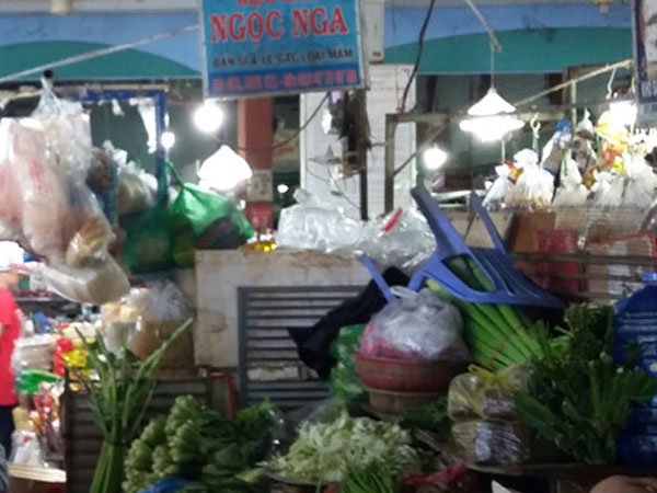 Nữ tiểu thương 53 tuổi bị đâm trọng thương