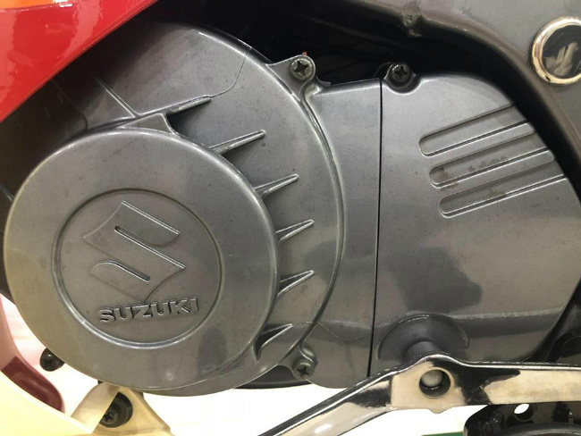 SỐC: Suzuki RGV120 đời 2002 thét giá 1 tỷ đồng tại Việt Nam