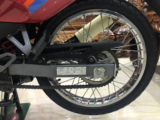 SỐC: Suzuki RGV120 đời 2002 thét giá 1 tỷ đồng tại Việt Nam
