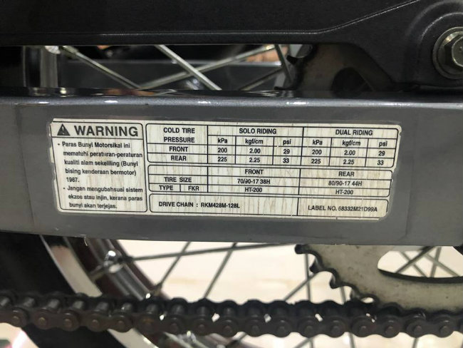 SỐC: Suzuki RGV120 đời 2002 thét giá 1 tỷ đồng tại Việt Nam