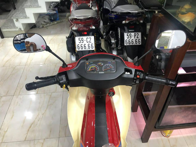 SỐC: Suzuki RGV120 đời 2002 thét giá 1 tỷ đồng tại Việt Nam