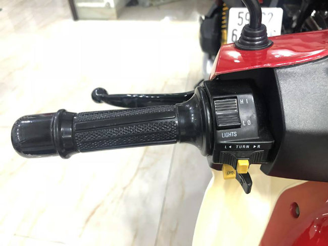 SỐC: Suzuki RGV120 đời 2002 thét giá 1 tỷ đồng tại Việt Nam