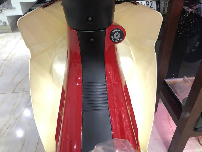 SỐC: Suzuki RGV120 đời 2002 thét giá 1 tỷ đồng tại Việt Nam