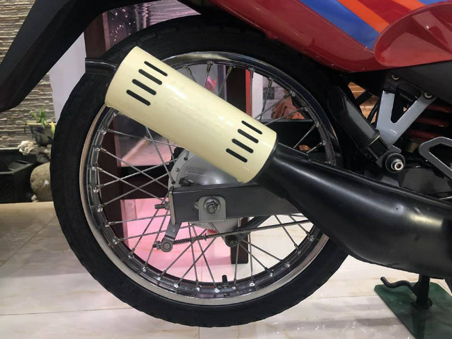 SỐC: Suzuki RGV120 đời 2002 thét giá 1 tỷ đồng tại Việt Nam