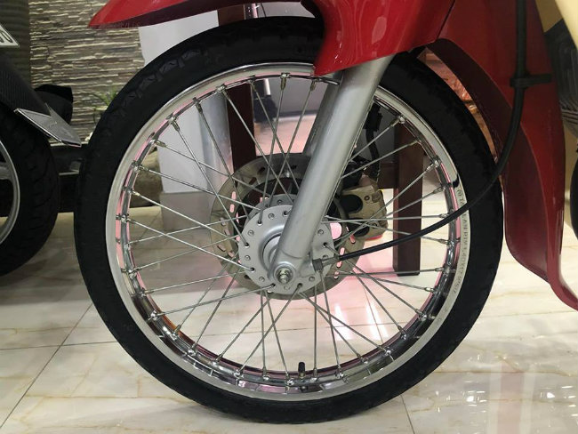 SỐC: Suzuki RGV120 đời 2002 thét giá 1 tỷ đồng tại Việt Nam