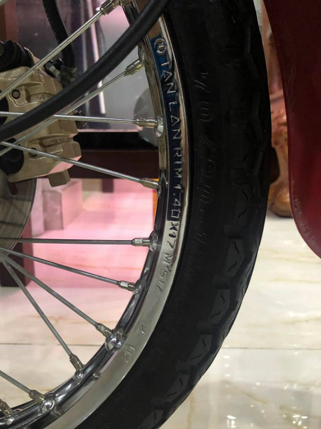 SỐC: Suzuki RGV120 đời 2002 thét giá 1 tỷ đồng tại Việt Nam