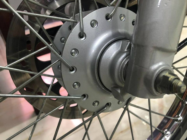 SỐC: Suzuki RGV120 đời 2002 thét giá 1 tỷ đồng tại Việt Nam