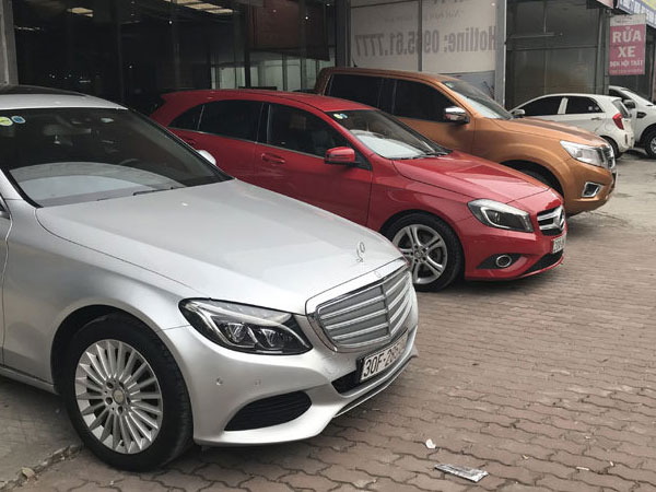 Ô tô cũ đắt hơn xe mới: Khắp chợ đìu hiu, dân buôn méo mặt