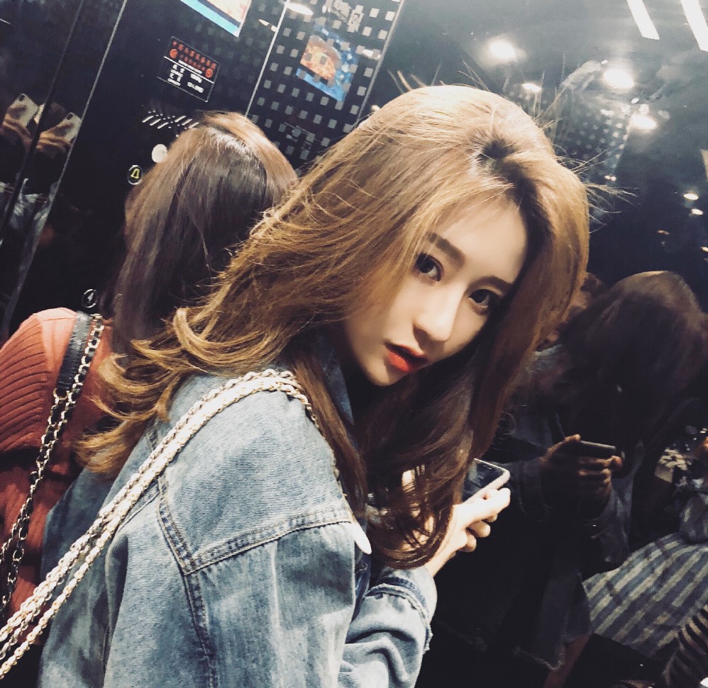 Hot girl 17 tuổi Trung Quốc để lộ nhan sắc thật như... 27 tuổi khiến cư dân mạng ngã ngửa