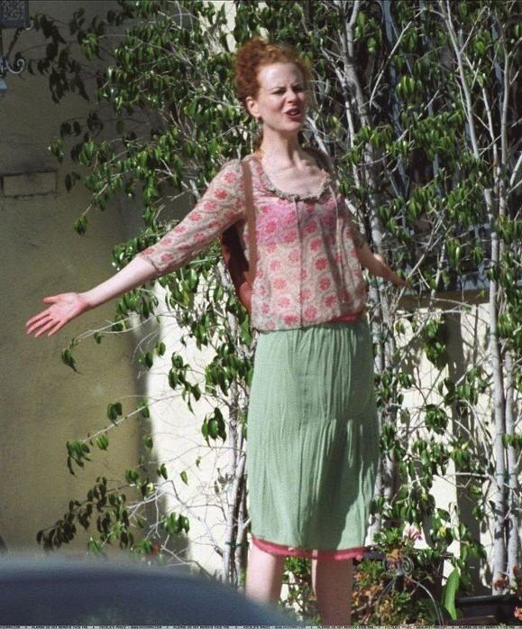 Hình ảnh Nicole Kidman hạnh phúc khi hoàn tất thủ tục li dị với Tom Cruise vào 17 năm trước bất ngờ gây bão