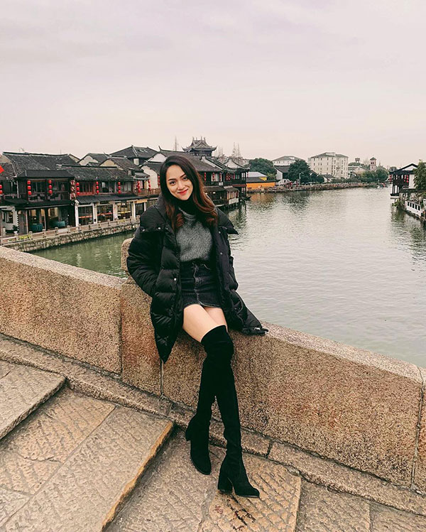 Cùng 1 chiếc áo phao và đôi boots, Hương Giang thể hiện trình mix&match; thượng thặng khi tạo nên 3 set đồ siêu phong cách