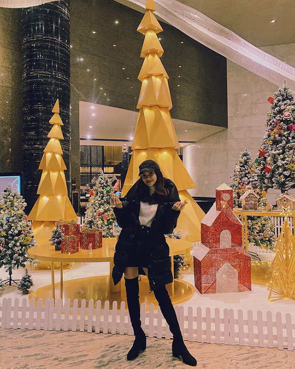 Cùng 1 chiếc áo phao và đôi boots, Hương Giang thể hiện trình mix&match; thượng thặng khi tạo nên 3 set đồ siêu phong cách