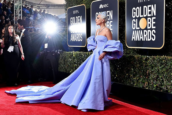 10 bộ cánh đỉnh nhất tại Quả Cầu Vàng 2019: Lady Gaga quét thảm đỏ theo đúng nghĩa đen, có đại minh tinh chỉ đi sandal... 1 triệu đồng!