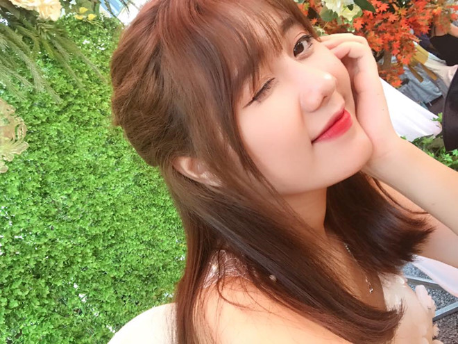 Nhan sắc tươi tắn, rạng rỡ của hai tân á khôi ĐH Hutech