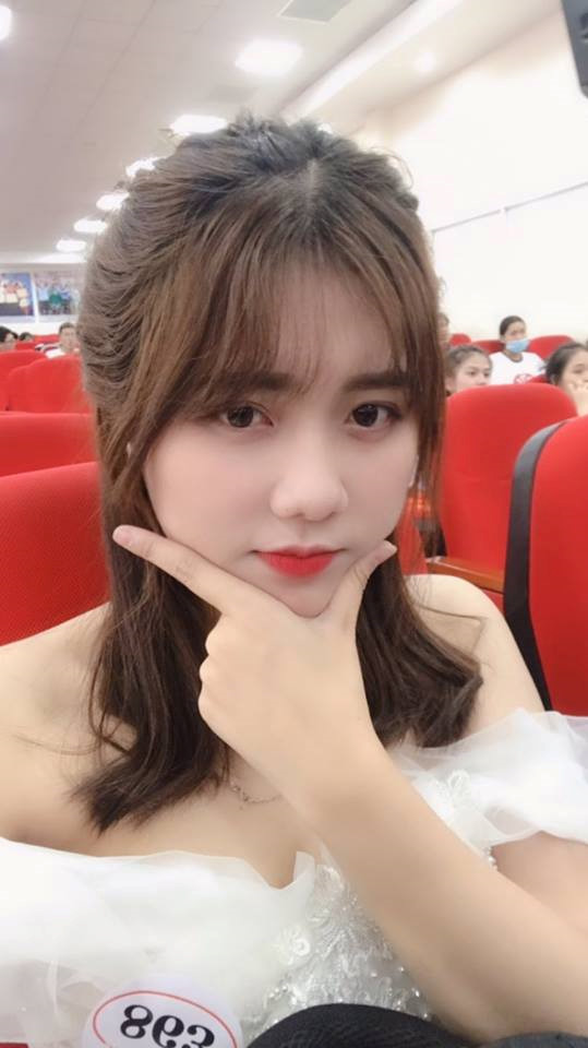 Nhan sắc tươi tắn, rạng rỡ của hai tân á khôi ĐH Hutech