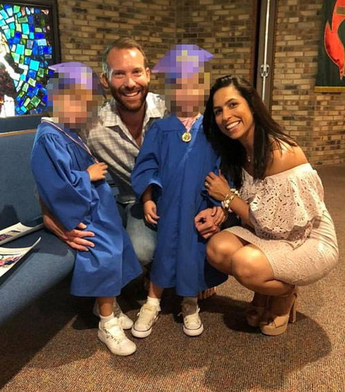 Phát hiện video sex của vợ, chồng bắn cả nhà vợ trước mặt con