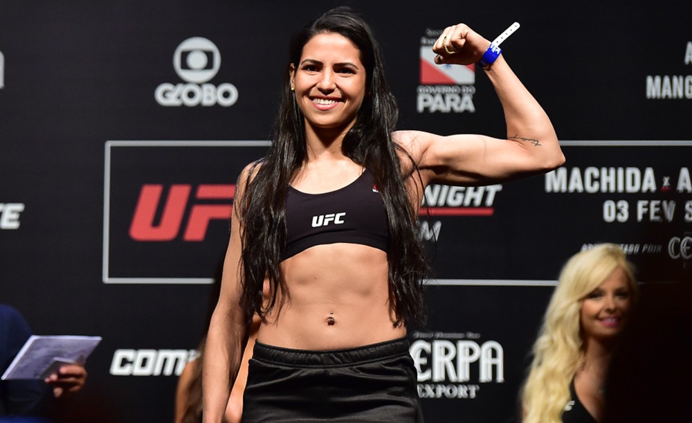 Vụ cướp hài hước nhất năm: Mang theo súng giấy, gã tội phạm gặp đúng nữ võ sĩ chuyên nghiệp và phải gọi cảnh sát đến cứu