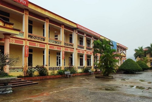 12 học sinh bị chó cắn trong giờ ra chơi