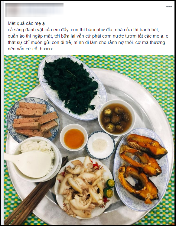 Một tay ôm con, một tay làm bữa, mẹ trẻ nhận được vô số lời khen của cư dân mạng với mâm cơm ngon lành