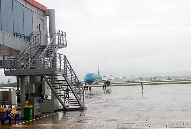 Xe công vào cửa máy bay đón người nhà: Bộ Công Thương sẽ có báo cáo