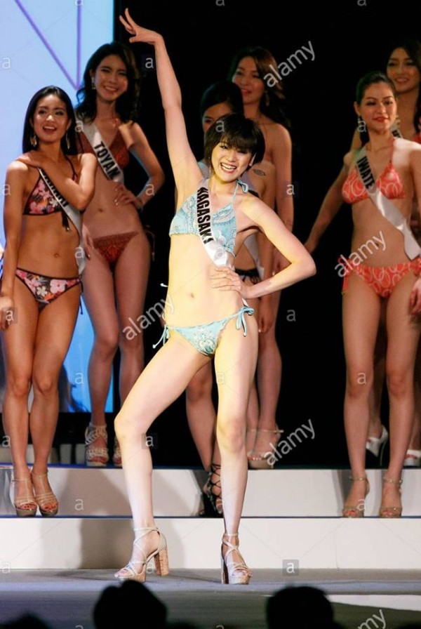 Hoa hậu Hoàn vũ Nhật Bản: Thí sinh diện bikini tạo dáng phản cảm để gây chú ý