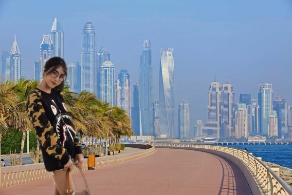 Lên mạng nhờ dắt xe ra khỏi bức ảnh cho sang chảnh, cô gái trẻ được du lịch từ châu Âu đến chuồng lợn...