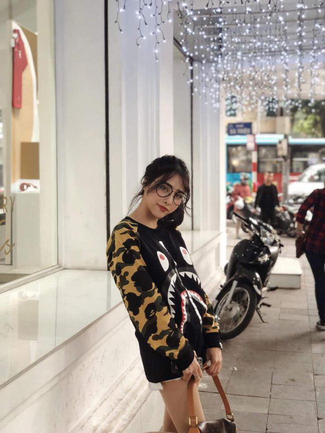 Lên mạng nhờ dắt xe ra khỏi bức ảnh cho sang chảnh, cô gái trẻ được du lịch từ châu Âu đến chuồng lợn...