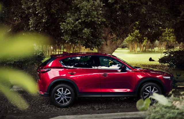 Hàng loạt ô tô giảm giá dịp cận Tết