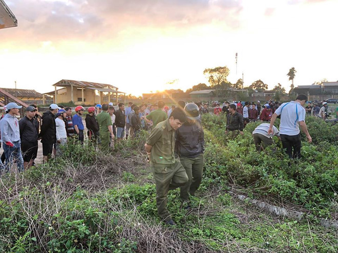 Nam sinh lớp 10 bị đâm tử vong sau trường