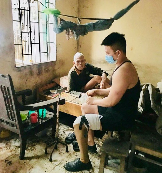 Cậu bé vùng cao ngủ gật và loạt ảnh khiến bạn rơi nước mắt