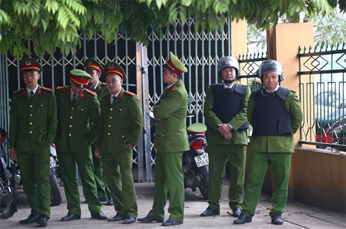 Hoãn phiên xét xử sơ thẩm Hoàng Công Lương