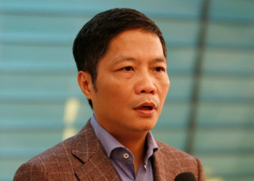 Bộ trưởng Công Thương xin lỗi vì xe biển xanh vào sân bay đón người thân