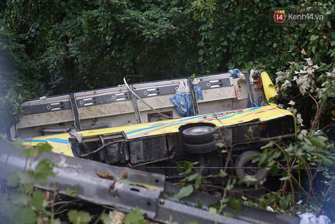 Sinh viên thoát chết kể lại giây phút kinh hoàng khi xe khách lao xuống đèo Hải Vân: Mở mắt, em thấy mình vướng trên một cái cây gãy...