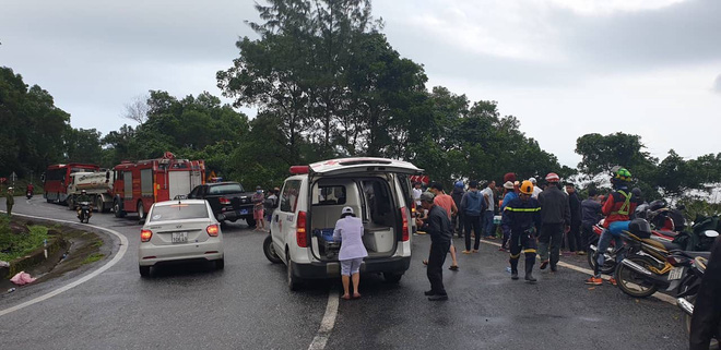 Hiện trường kinh hoàng vụ xe khách chở hàng chục sinh viên lao xuống vực sâu ở đèo Hải Vân