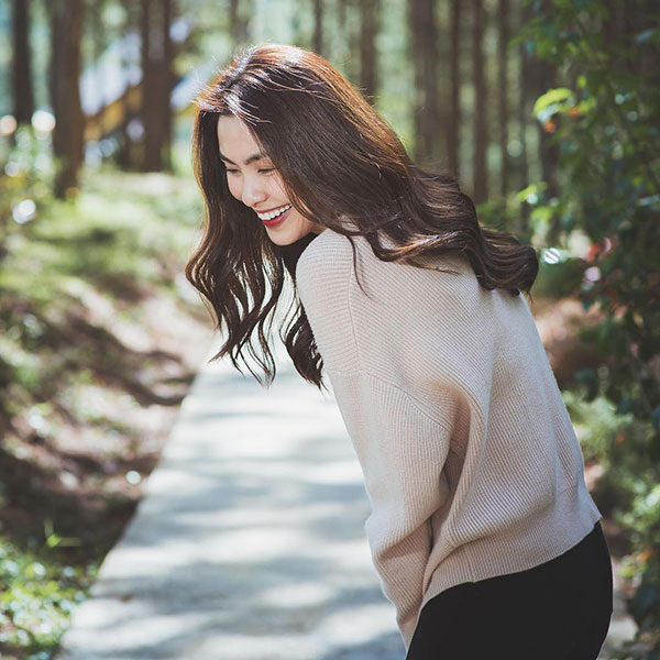 Nói không với cầu kỳ, Hà Tăng cứ để mãi 1 kiểu tóc mà đi đến đâu là tỏa sáng đến đó Nói không với cầu kỳ, Hà Tăng cứ để mãi 1 kiểu tóc mà đi đến đâu là tỏa sáng đến đó