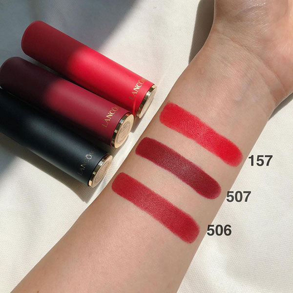 6 món mỹ phẩm đình đám của năm 2018 được các beauty editor đánh giá là phải có trong năm 2019 6 món mỹ phẩm đình đám của năm 2018 được các beauty editor đánh giá là phải có trong năm 2019