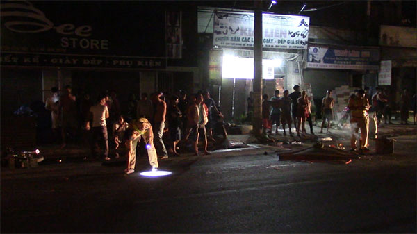 Liên tiếp trong 2 giờ, 2 vụ xe container cán nát xe máy, 2 người thương vong