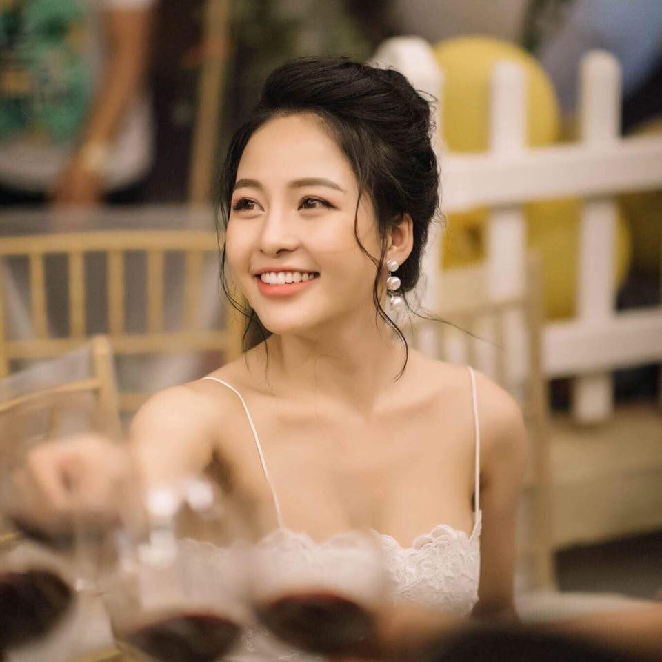 Bị ném đá vì phát ngôn có cơ hội sẽ yêu thử Bùi Tiến Dũng, hot girl Trâm Anh còn thách antifan đánh nhau?