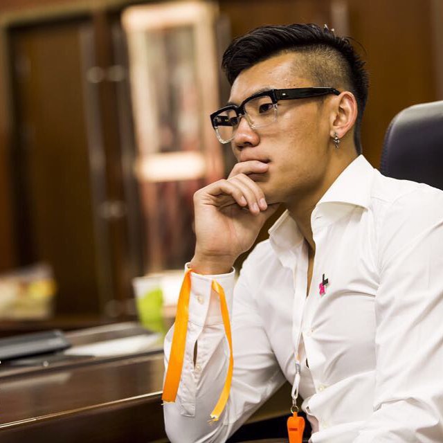 Hội fan girl gọi tên soái ca sân cỏ Trung Quốc cao 1m84, gương mặt góc cạnh điển trai như người mẫu