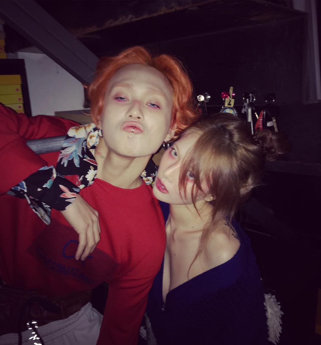 Vừa khoe vòng 1 lõa lồ vừa tạo dáng nhạy cảm với bạn trai, Hyuna xuất sắc soán ngôi nữ hoàng nổi loạn của Sulli